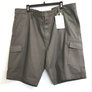 LEVI'S STRAUSS OLIVE COLOR CARGO UTILITY SHORTS MEN'S SIZE 46
